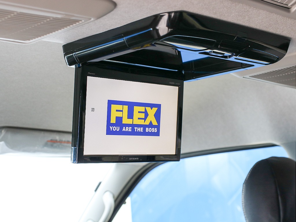 カロッツェリア フリップダウンモニター付き！！