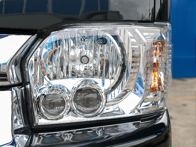 夜間の走行も安心のLEDヘッドランプ付き！！