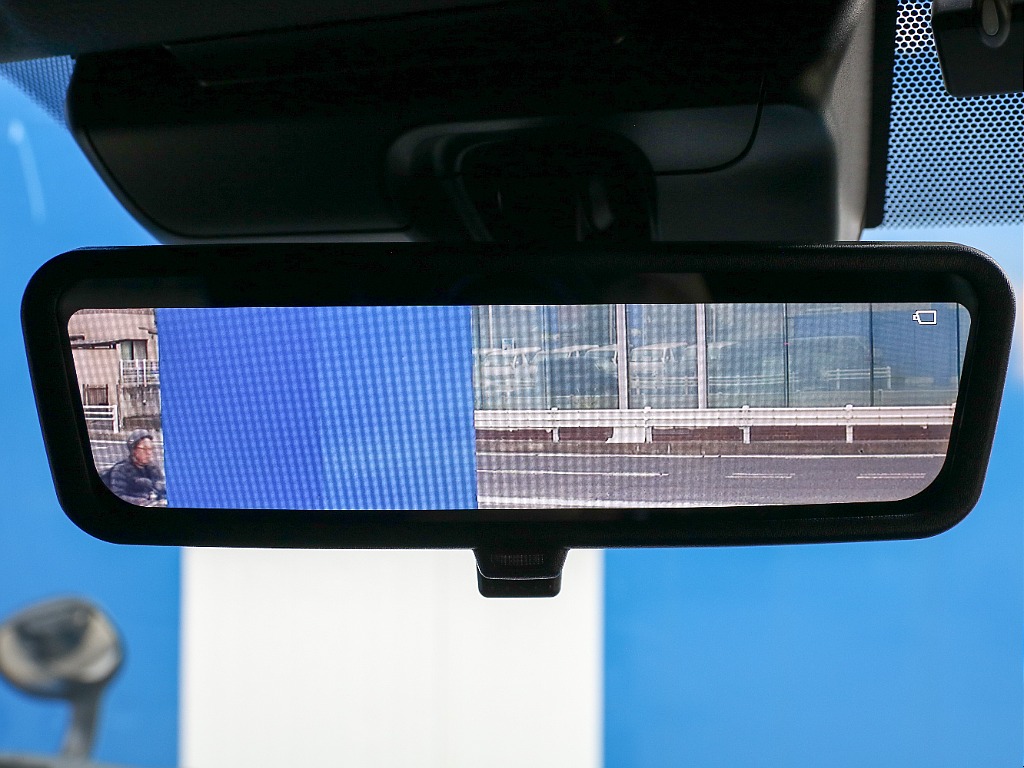 メーカーオプション デジタルインナーミラー付き！！