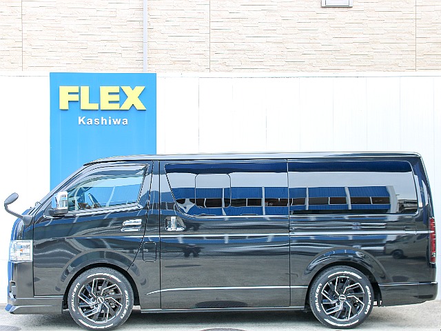 小窓付きで空気の入れ替え楽々です！！