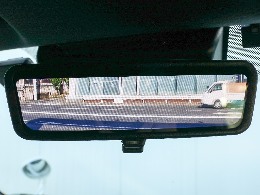 メーカーオプション デジタルインナーミラー付き！！