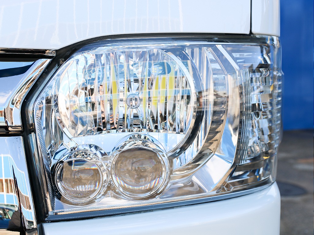 夜間の走行も安心のLEDヘッドランプ付き！！