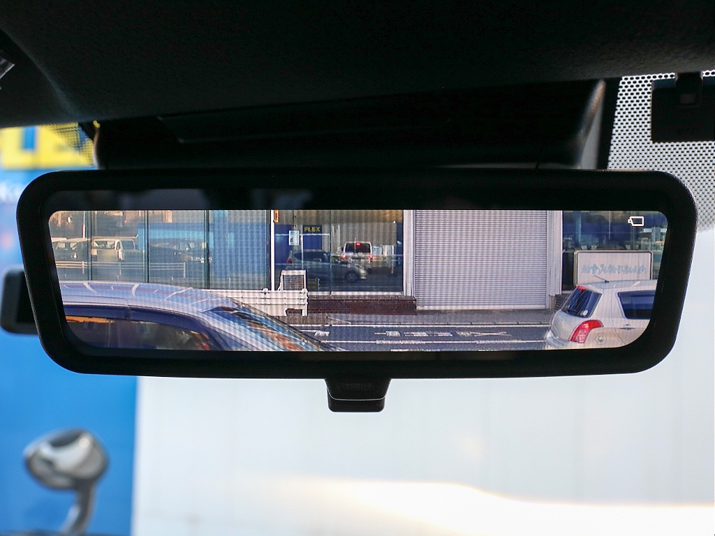 メーカーオプション デジタルインナーミラー付き！！