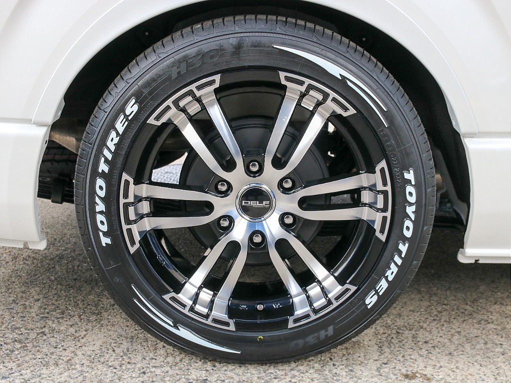 FLEXオリジナル デルフ02 18インチアルミホイール＆TOYO H30 タイヤ付き！！