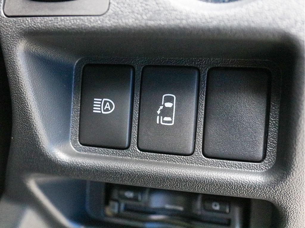 オートハイビームスイッチ＆パワースライドドアスイッチ！！