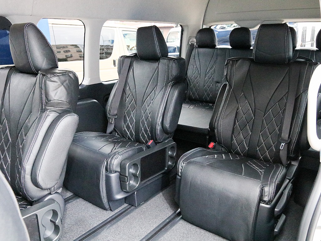 3列目もオットマン付きキャプテンシートになっております！！