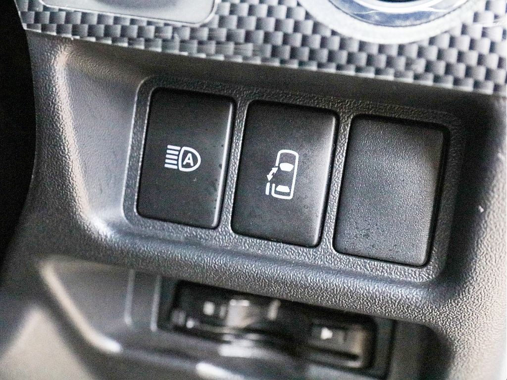 オートハイビームスイッチ付き＆パワースライドドアスイッチ付き！！