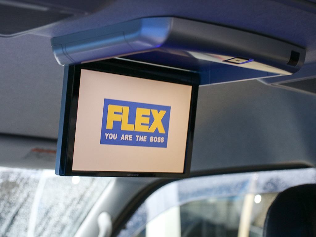 カロッツェリア フリップダウンモニター付き！！