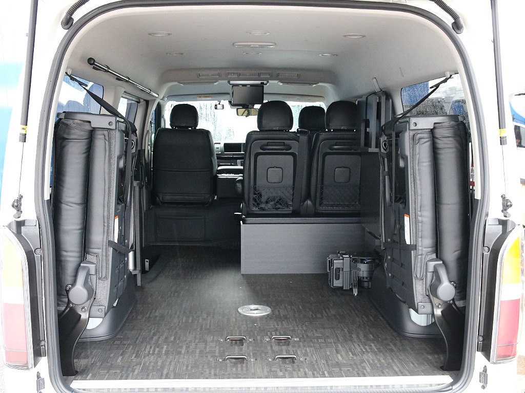 両側跳ね上げ可能です！！