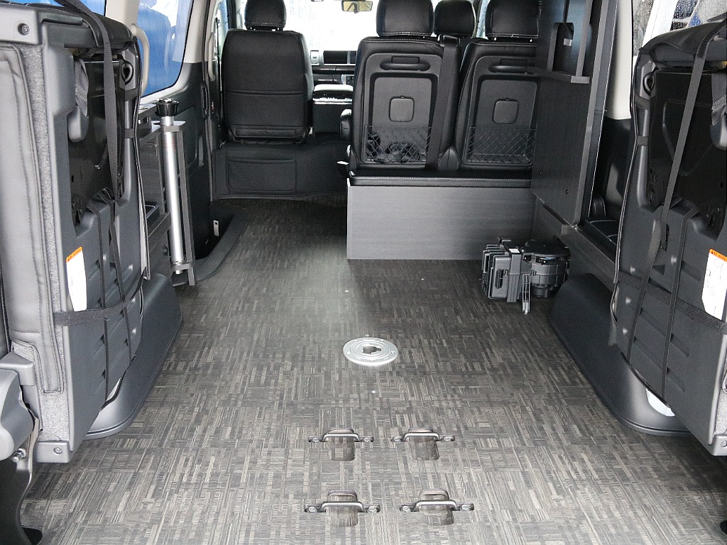 ベッドマットすべて収納可能です！！広々とした荷室になります！！