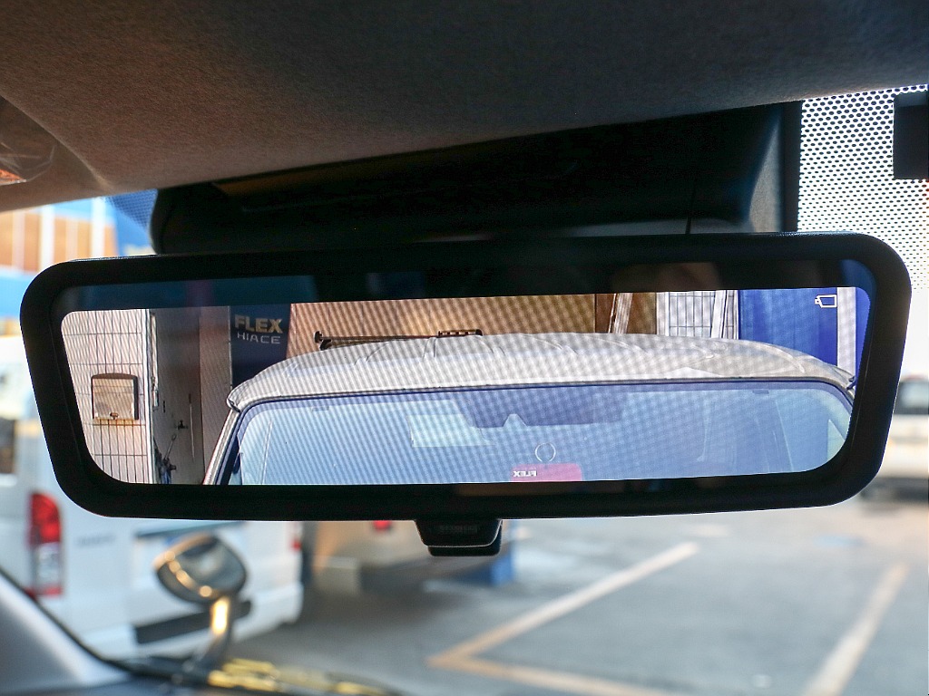 メーカーオプション デジタルインナーミラー付き！！