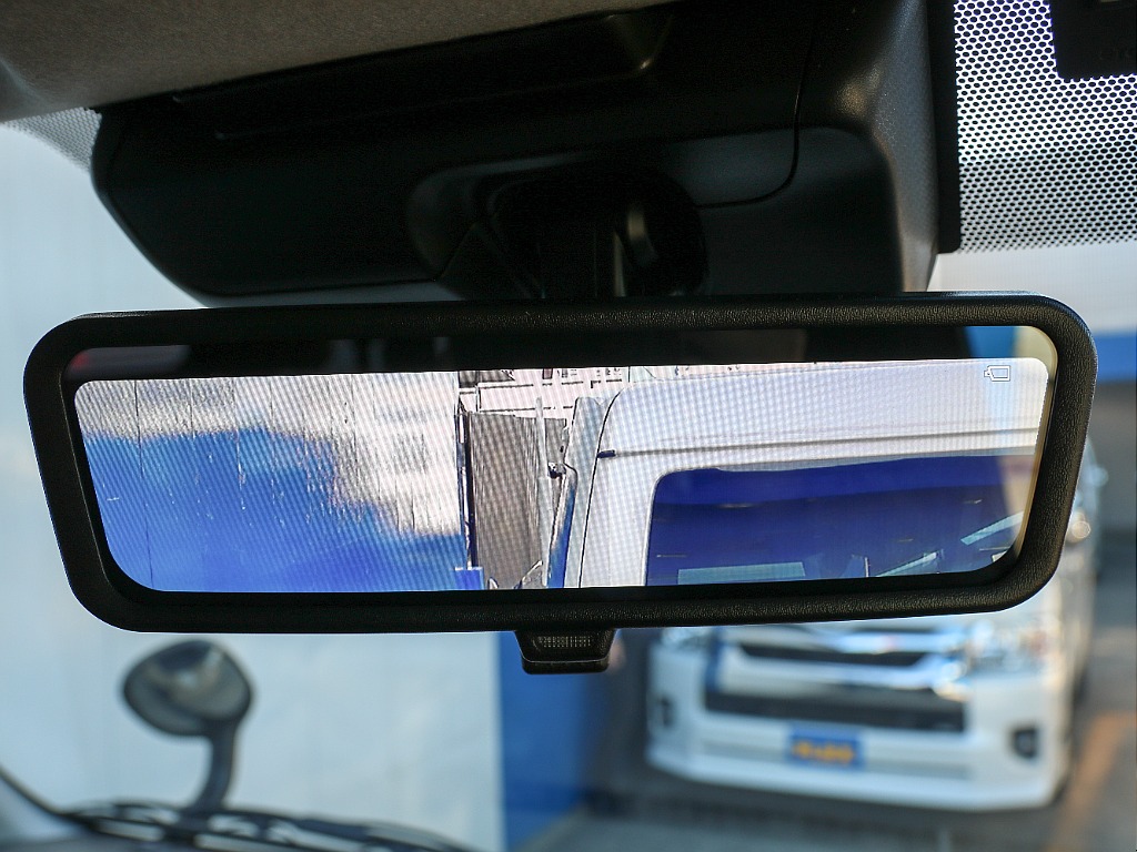 メーカーオプション デジタルインナーミラー付き！！