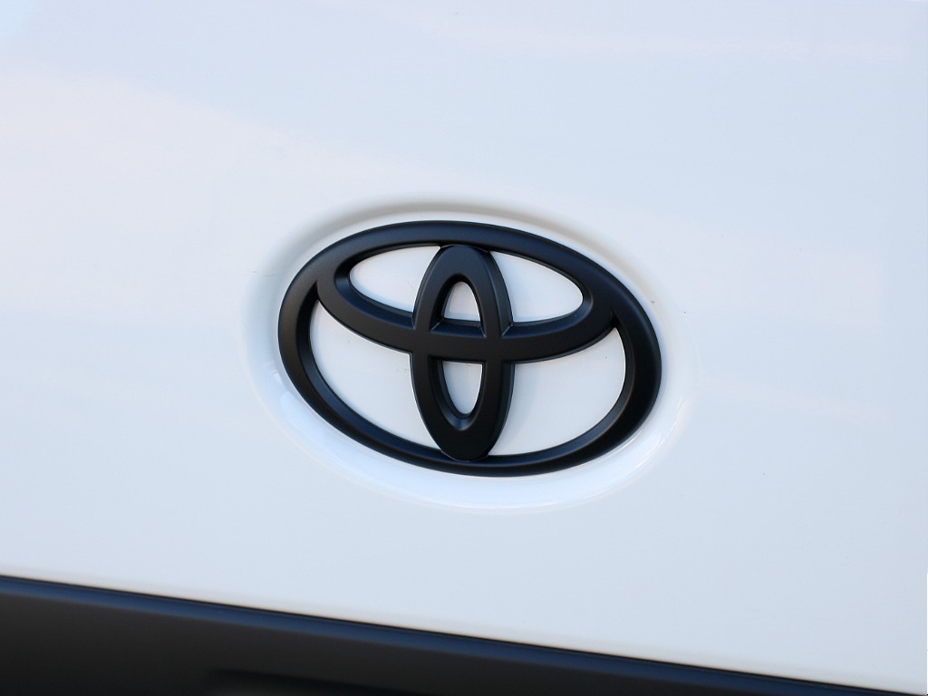リアTOYOTAエンブレム 艶無しブラックペイント済み！！