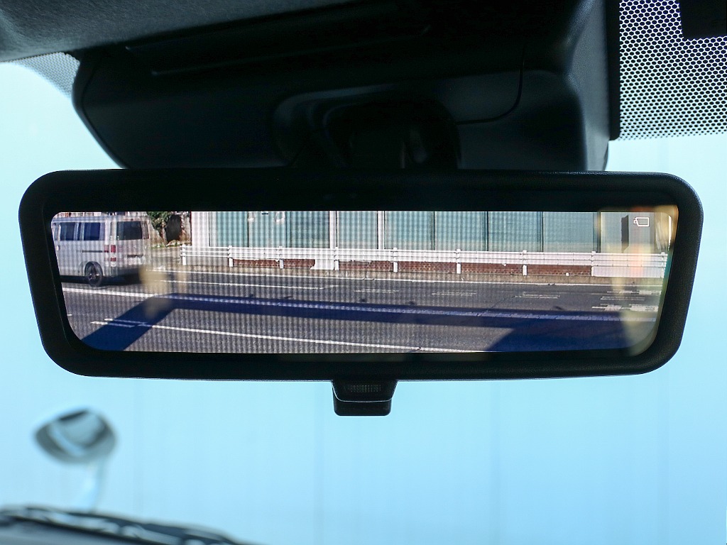 メーカーオプション デジタルインナーミラー付き！！