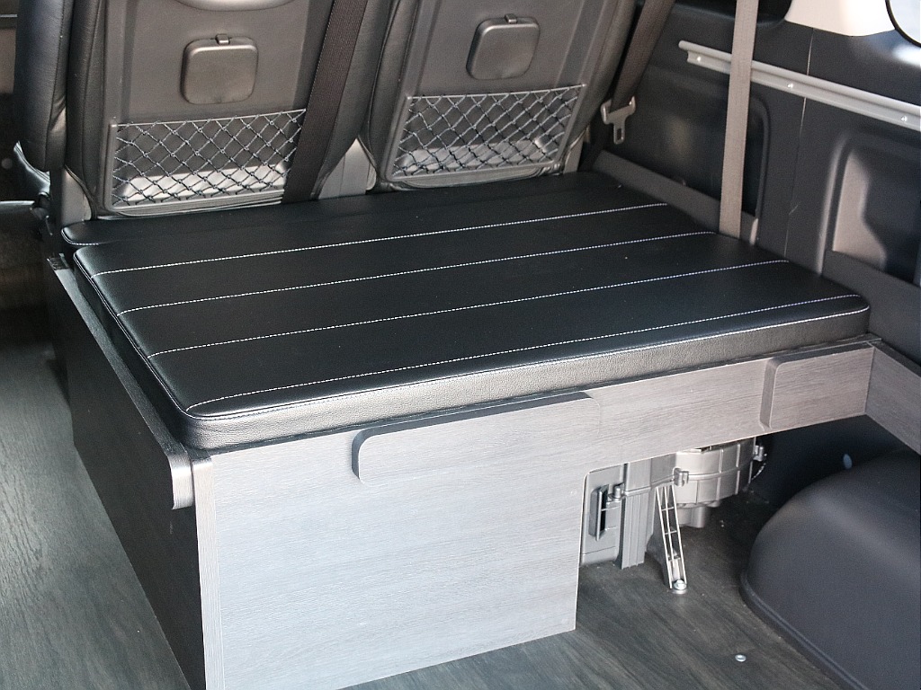 後ろ向き座席になります！！