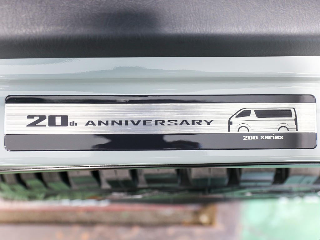 200系20周年記念プレート付き！！