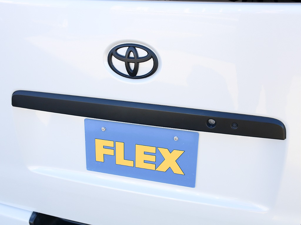 TOYOTAエンブレム、リアガーニッシュ艶無しブラックペイント済み！！