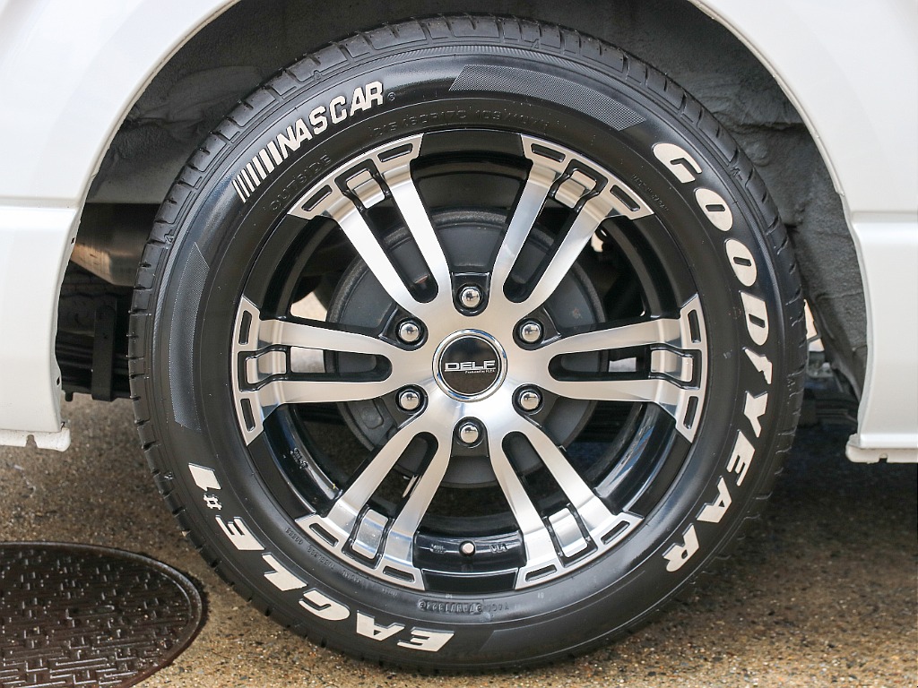 FLEXオリジナル デルフ 02 17インチアルミホイール＆ナスカータイヤ付き！！