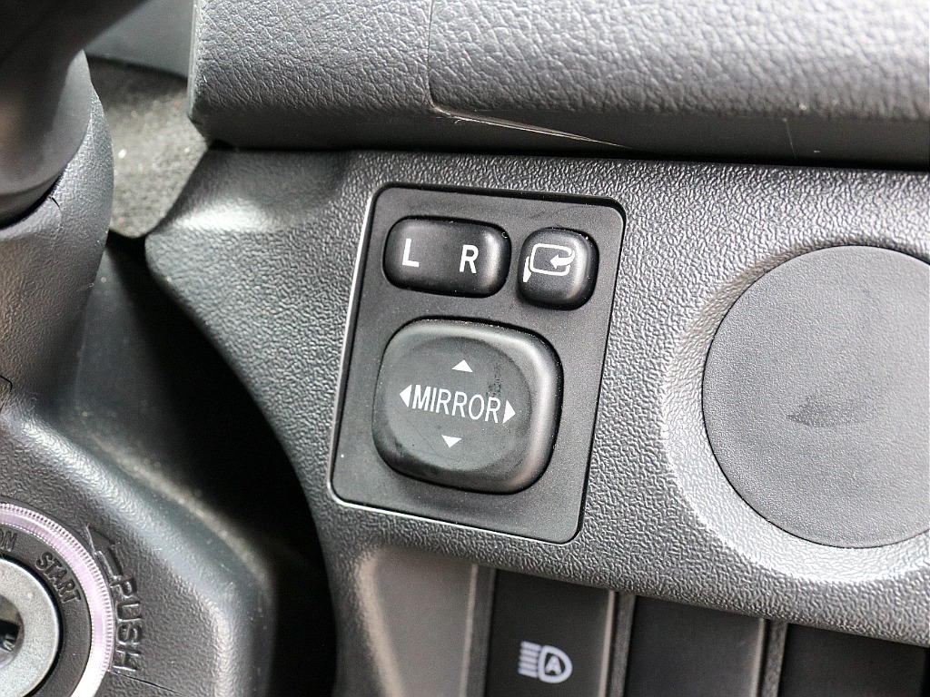 ドアミラー格納可能です！！