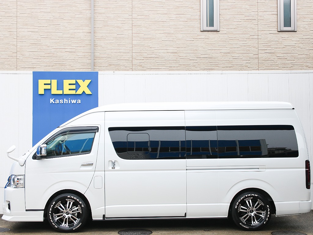 小窓付きで空気の入れ替え楽々です！！メーカーオプション イージークローザー付き！！