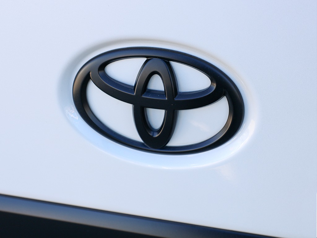 TOYOTAエンブレム艶無しブラックペイント済み！！