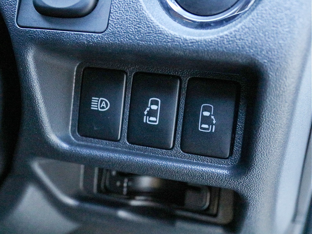 オートハイビームスイッチ＆パワースライドドアスイッチ付き！！