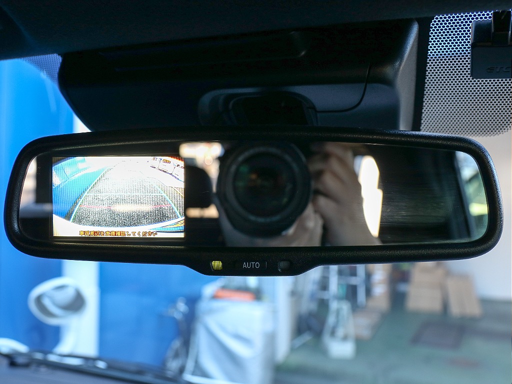 メーカーオプション バックカメラ付き自動防眩ミラー！！