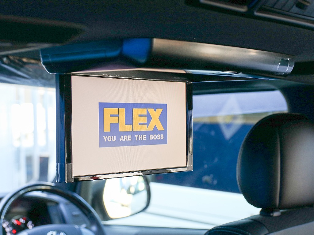 カロッツェリア フリップダウンモニター完備！！