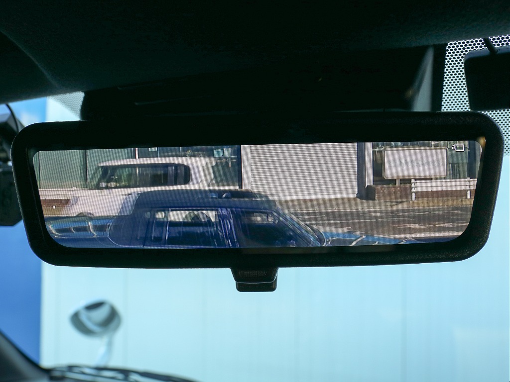 メーカーオプション デジタルインナーミラー付き！！