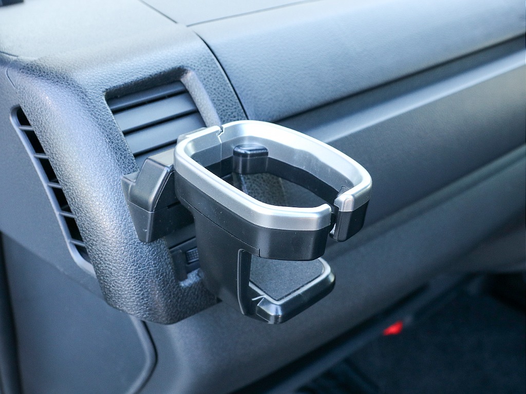 助手席側ドリンクホルダー完備！！