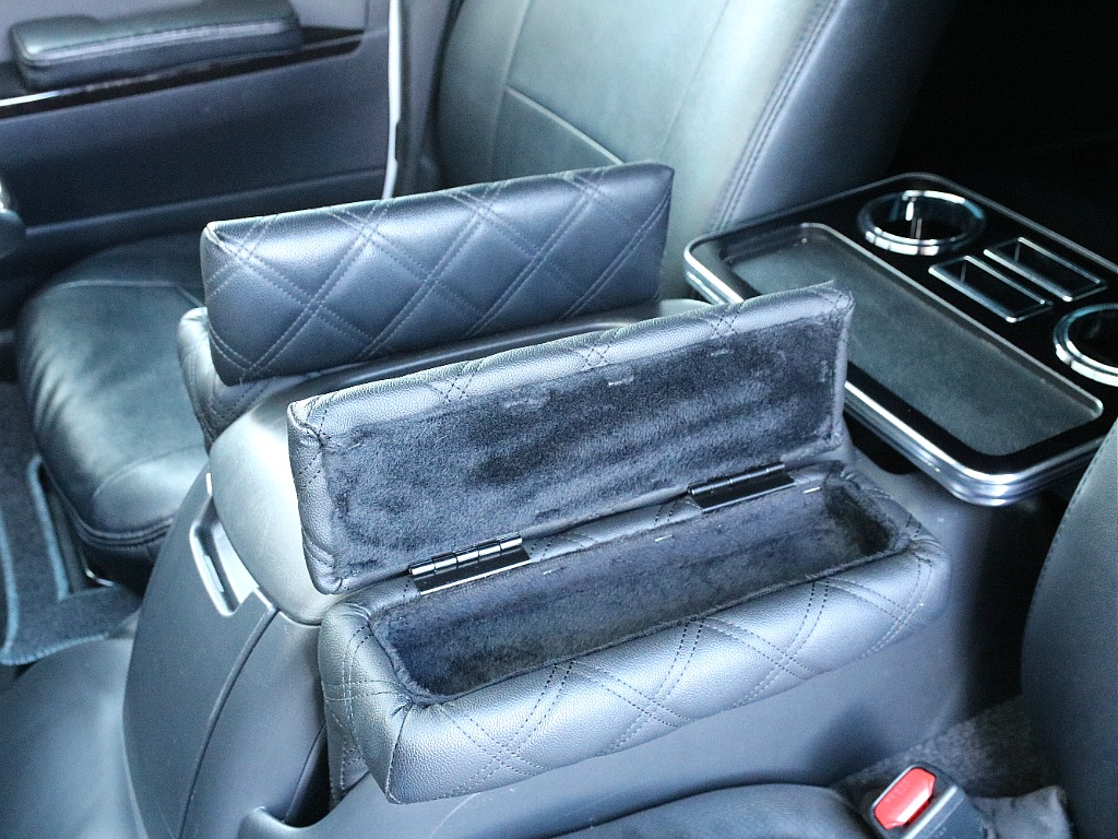 小物入れもついております！！