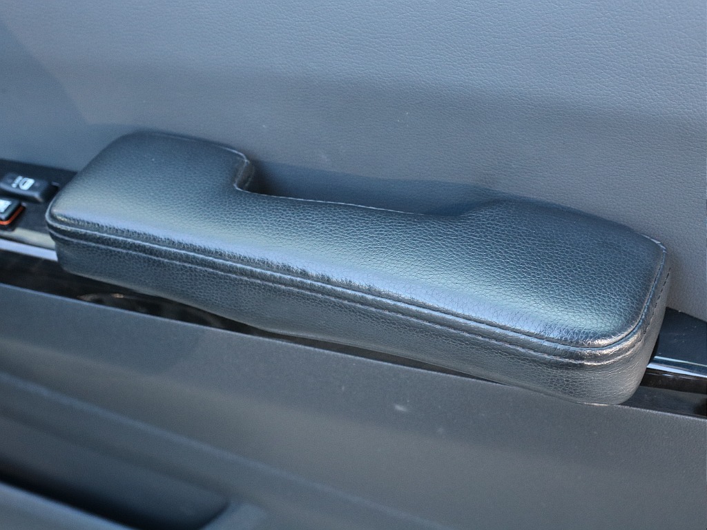 運転席 ドア側 アームレスト付き！！
