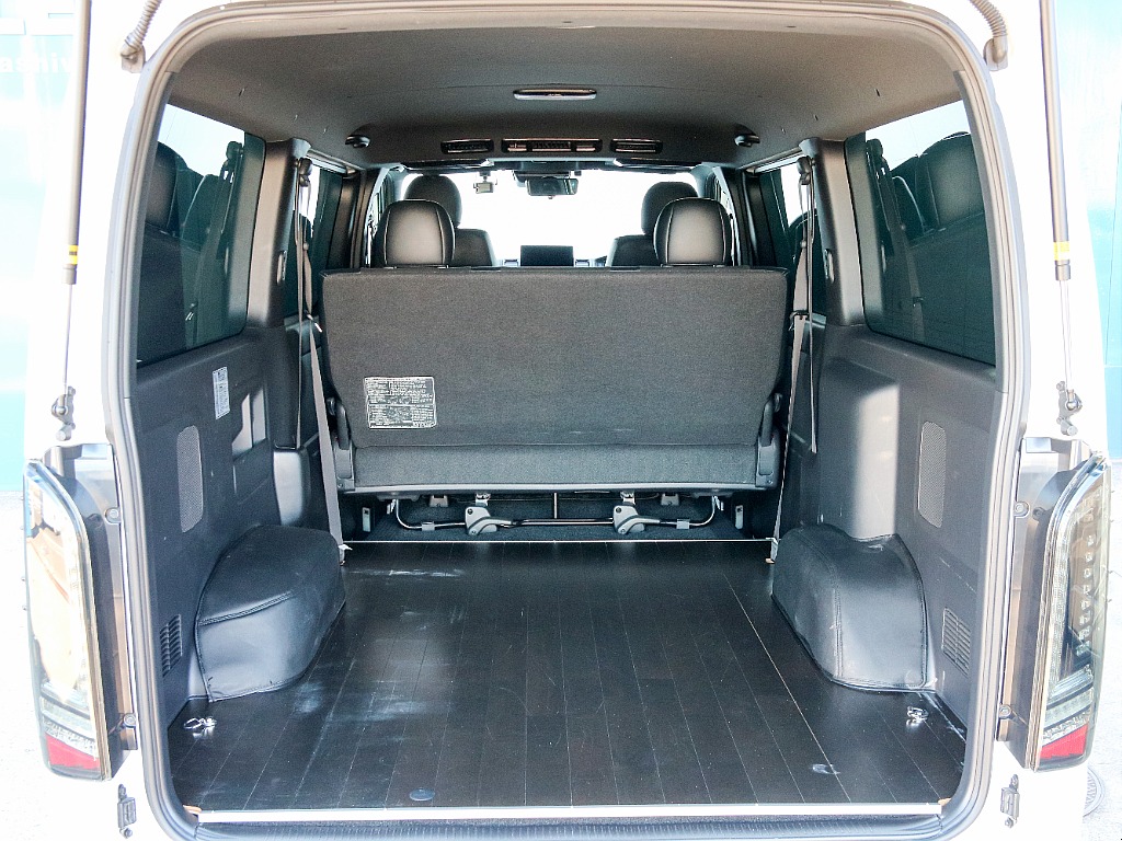 バンならではの荷室になります！！