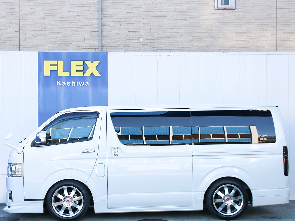 小窓付きで空気の入れ替え楽々です！！