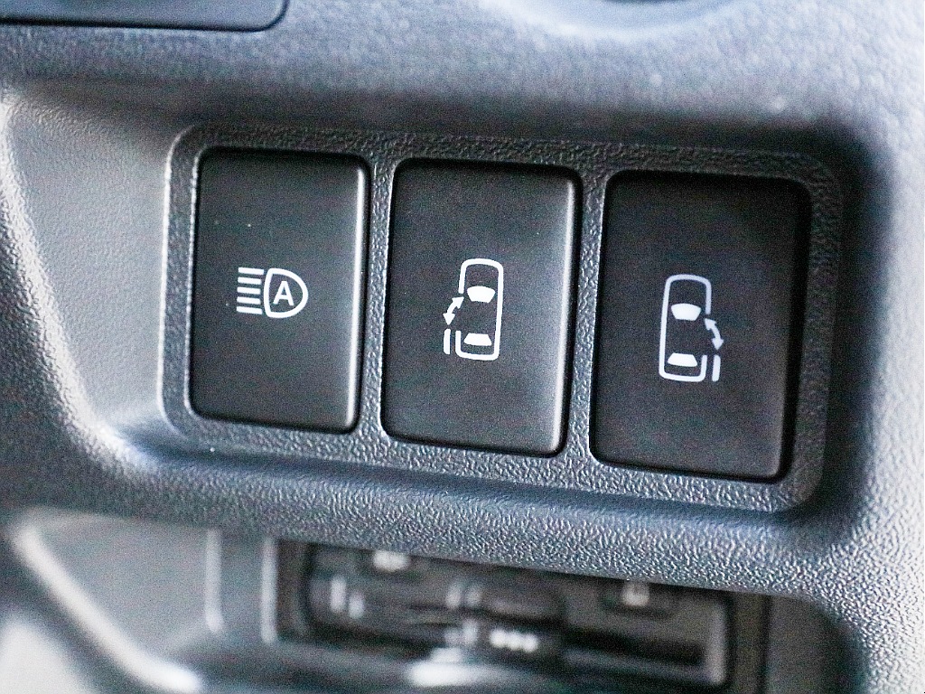 オートハイビームスイッチ＆パワースライドドアスイッチ付き！！