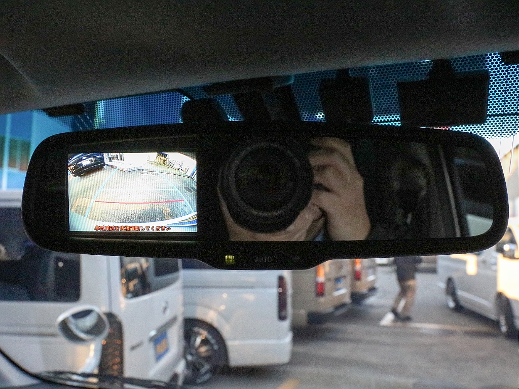 メーカーオプション　バックカメラ付き自動防眩ミラー！！