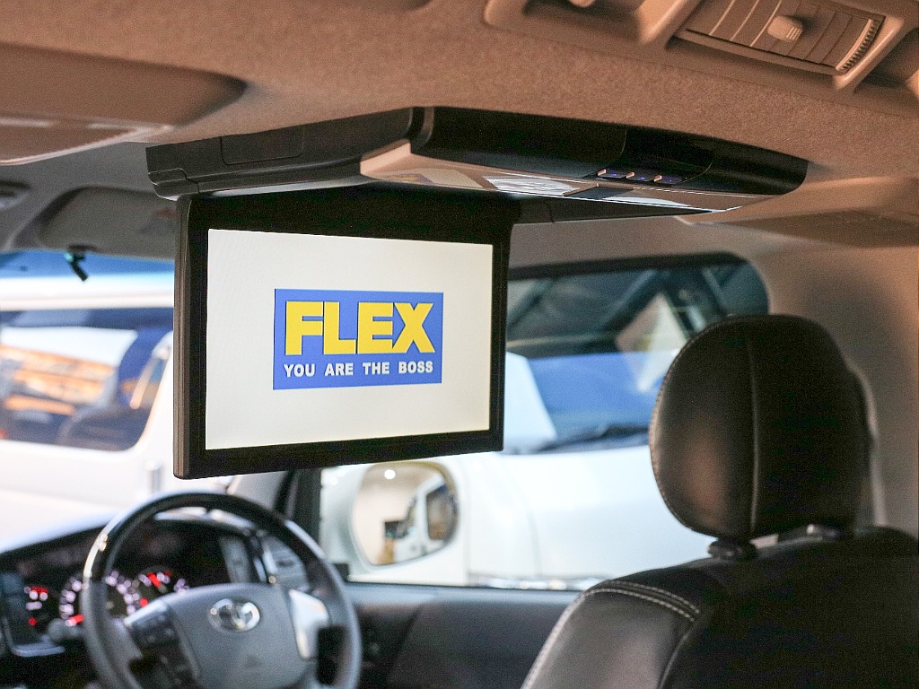 フリップダウンモニター完備！！