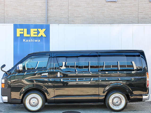 小窓付きで空気の入れ替え楽々です！！