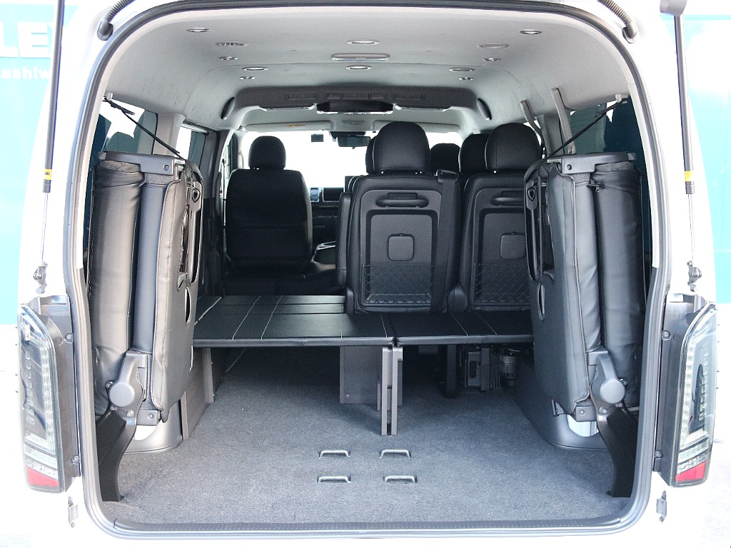両側跳ね上げで荷室をしっかりと確保できます！！
