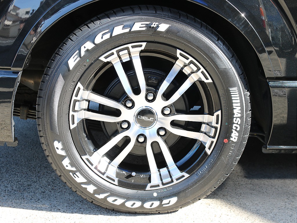 FLEXオリジナル デルフ02 17インチアルミホイール＆ナスカータイヤ付き！！