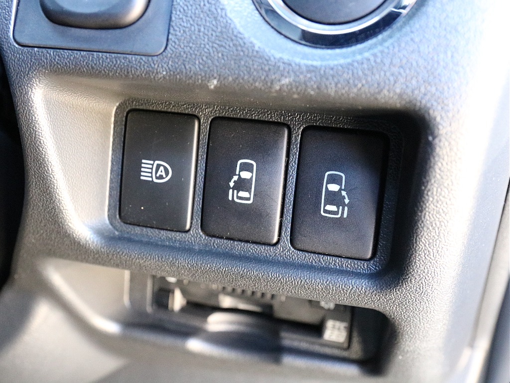 オートハイビームスイッチ＆パワースライドドアスイッチ付き！！