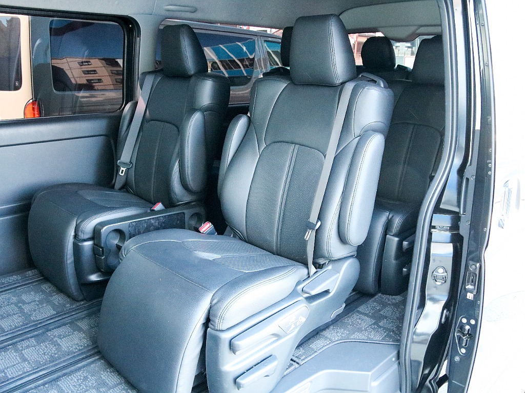 ファンテックツアラー オットマン付きキャプテンシートになります！！