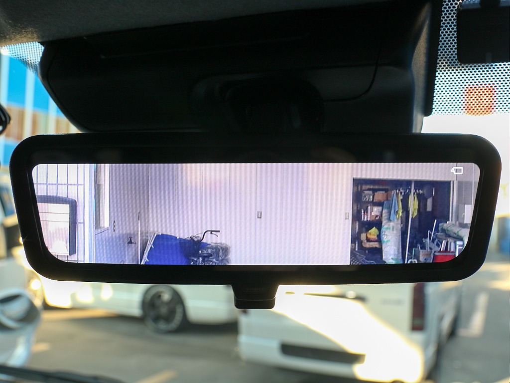 メーカーオプション デジタルインナーミラー付き！！