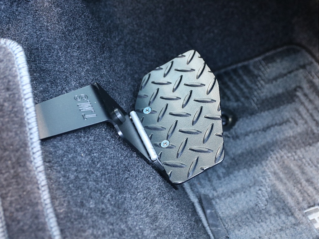 足置きついております！！