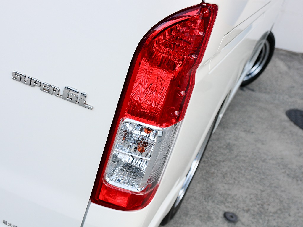 純正テールランプになります！！お好きなLEDテールランプやLED球インストール可能です！！