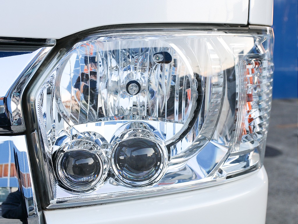 夜間の走行も安心のLEDヘッドランプ付き！！