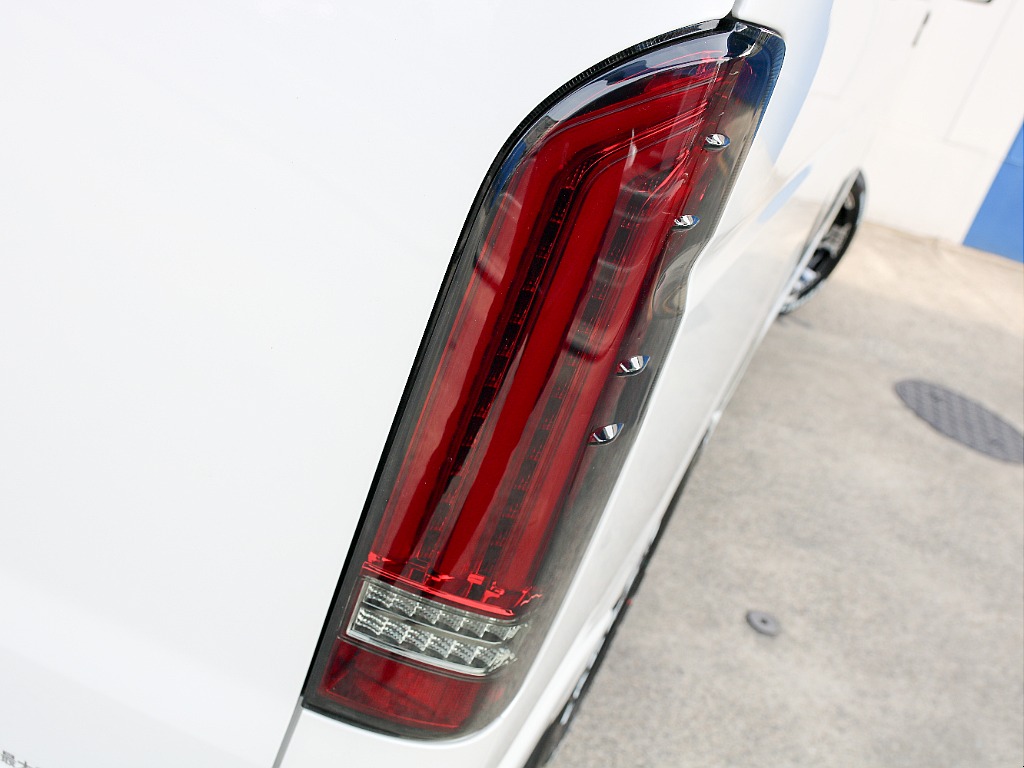 FLEXオリジナル アルティメットLEDテールランプ付き！！