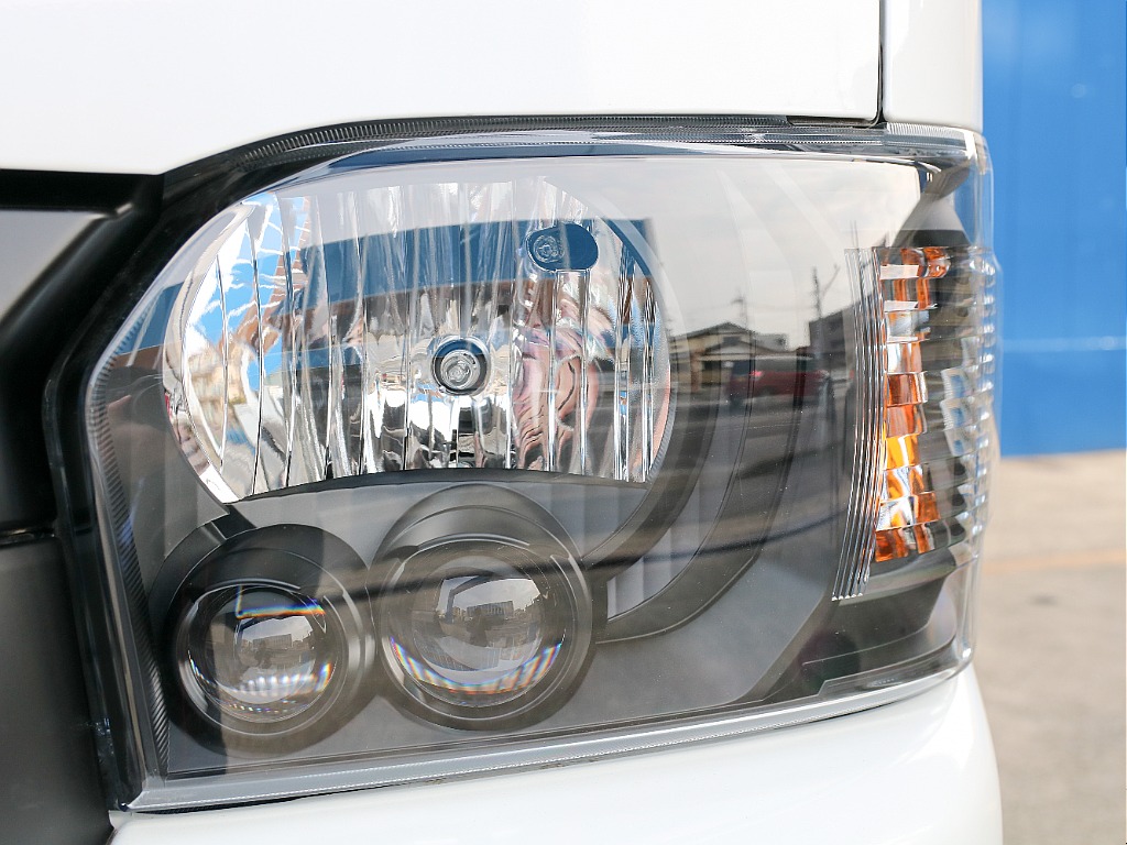 夜間の走行も安心のLEDヘッドランプ付き！！