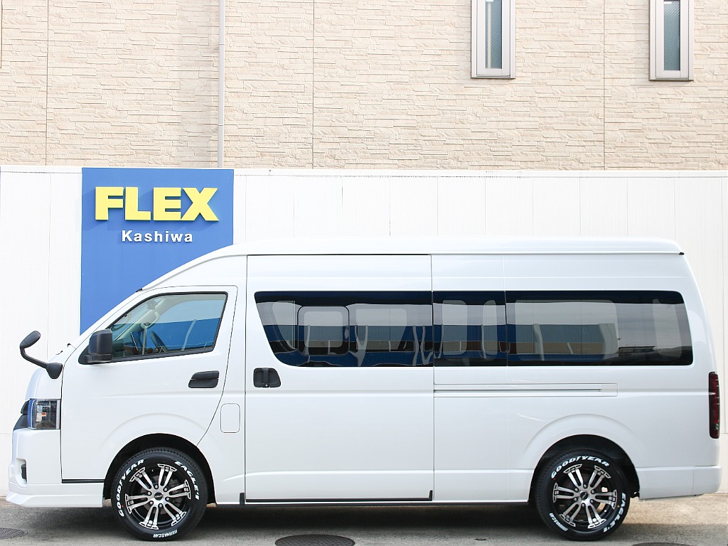 小窓付きで空気の入れ替え楽々です！！