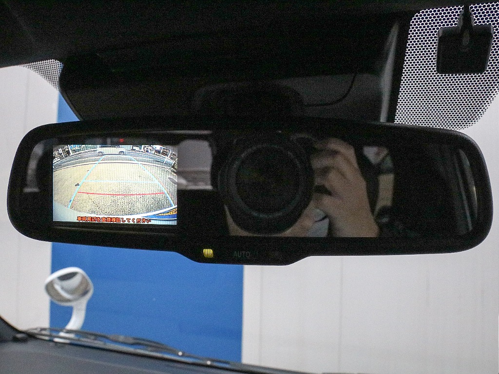メーカーオプション バックモニター付き自動防眩ミラー！！